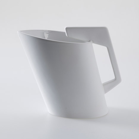 西班牙设计师Patricia Urquiola帕特里夏・奥奇拉为Bilbao餐厅设计的倾斜水壶杯---酷图编号1108223