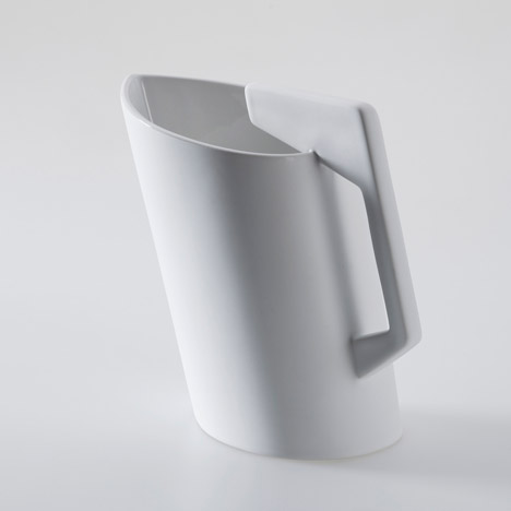 西班牙设计师Patricia Urquiola帕特里夏・奥奇拉为Bilbao餐厅设计的倾斜水壶杯---酷图编号1108224