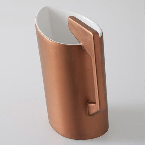 西班牙设计师Patricia Urquiola帕特里夏・奥奇拉为Bilbao餐厅设计的倾斜水壶杯---酷图编号1108226