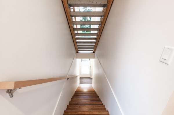 西西雅图现代预制排屋别墅-有三个单元,共5000平方英尺,每个单位地段范围从1450至2200平方左右,拥有3间卧室和2.5间浴室,一共三层---酷图编号1110661