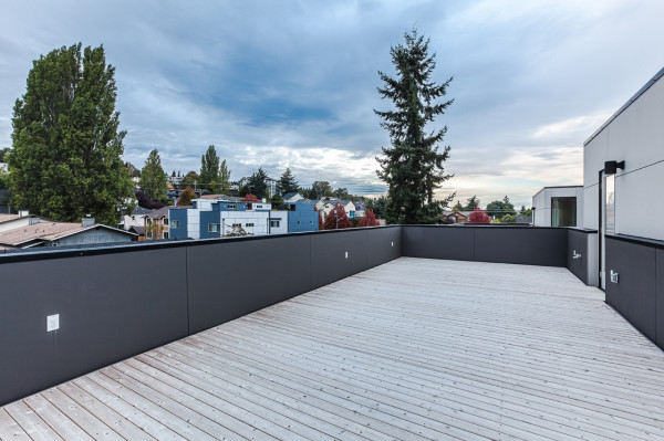 西西雅图现代预制排屋别墅-有三个单元,共5000平方英尺,每个单位地段范围从1450至2200平方左右,拥有3间卧室和2.5间浴室,一共三层---酷图编号1110670