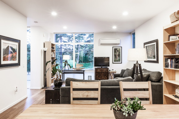 西西雅图现代预制排屋别墅-有三个单元,共5000平方英尺,每个单位地段范围从1450至2200平方左右,拥有3间卧室和2.5间浴室,一共三层---酷图编号1110672