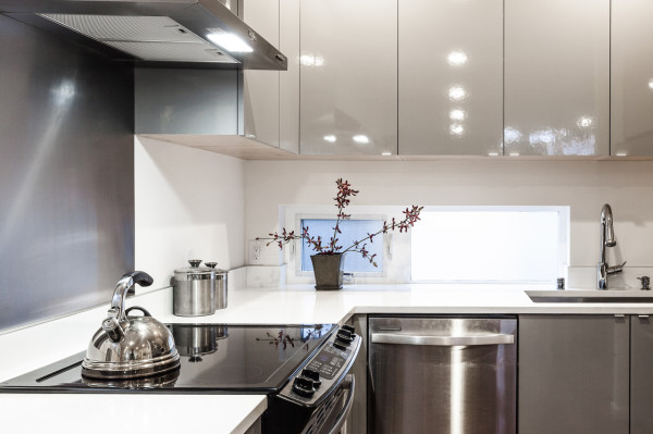 西西雅图现代预制排屋别墅-有三个单元,共5000平方英尺,每个单位地段范围从1450至2200平方左右,拥有3间卧室和2.5间浴室,一共三层---酷图编号1110673