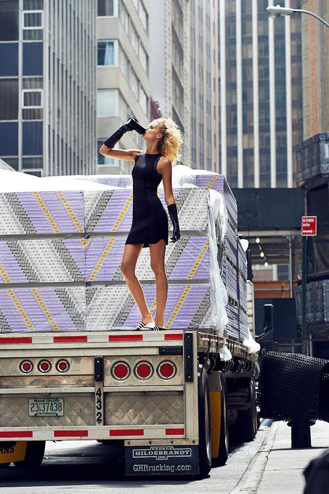 阿德里安娜-ELLE世界时装之苑捷克2014年11月-一系列运动文胸,运动衫运动裤风格,卷曲的秀发和美诱的姿态---酷图编号1