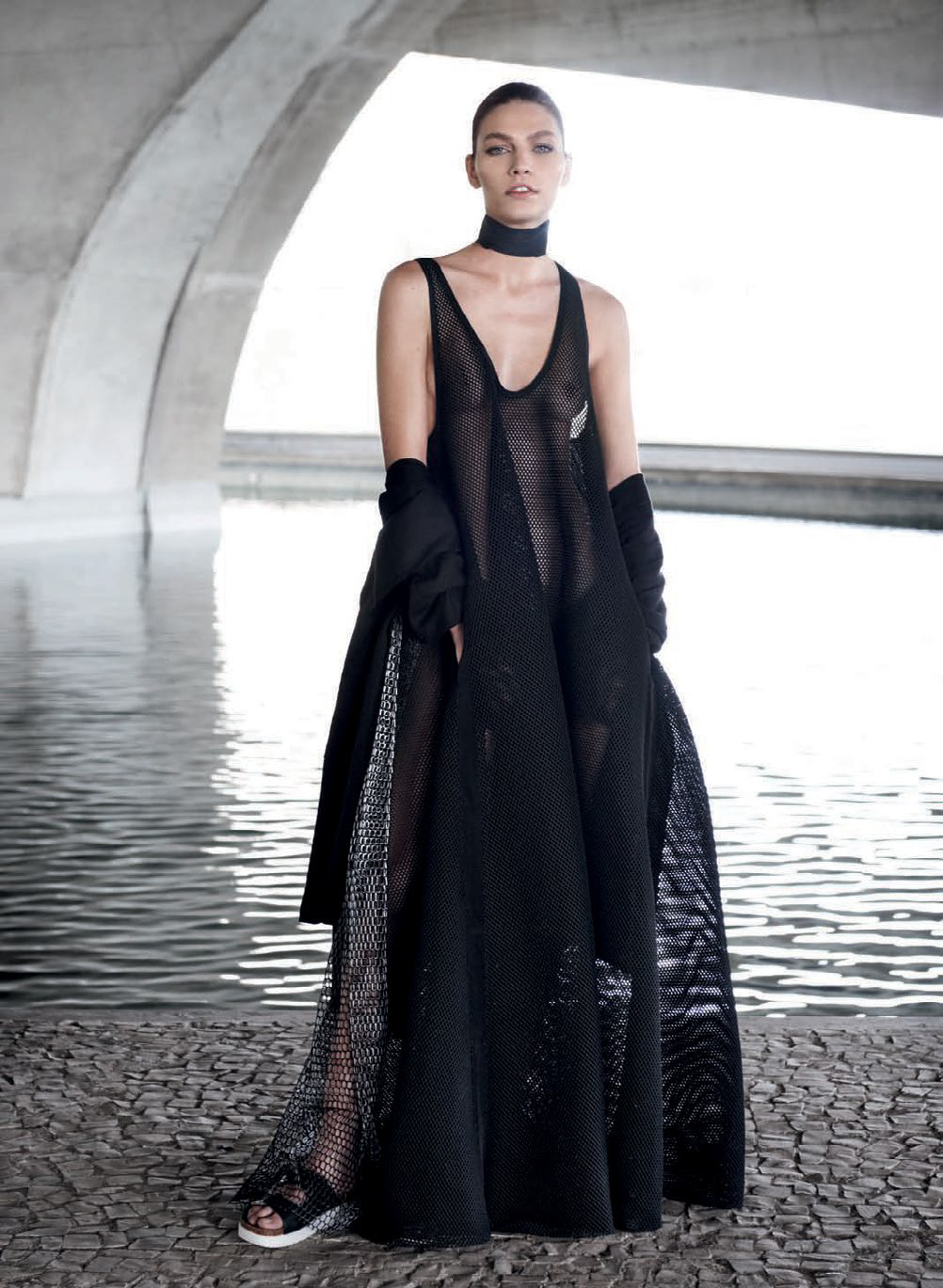 艾琳・韦伯-VOGUE巴西2014年11月-塑造黑白色的时装秀---酷图编号7