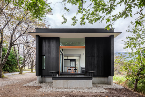 东京黑屋-坐落在郊外树林中,整屋采用黑漆木为原材料,可以俯瞰一片森林---酷图编号5