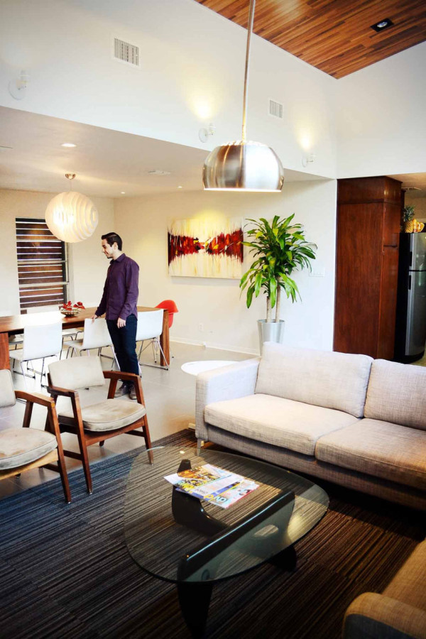 得克萨斯州现代装修的1950年房子-自然光透过零星摆放窗户进入室内空间---酷图编号8