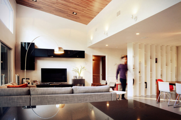 得克萨斯州现代装修的1950年房子-自然光透过零星摆放窗户进入室内空间---酷图编号7