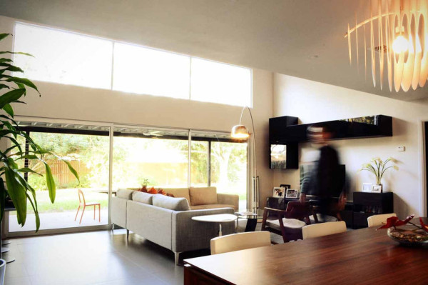 得克萨斯州现代装修的1950年房子-自然光透过零星摆放窗户进入室内空间---酷图编号4