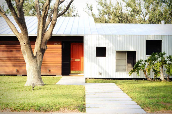 得克萨斯州现代装修的1950年房子-自然光透过零星摆放窗户进入室内空间---酷图编号1