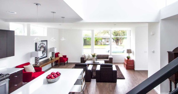 西雅图的家-坐落于离阿尔基海滩几步之遥,三个卧室,两个和一个半浴室,厨房客厅和餐厅都围绕着一个双重高度空间,包括二楼的楼梯和桥梁。---酷图编号1114622