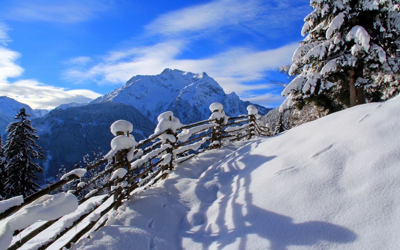 高清晰冬季蓝色白色雪景壁纸下载 欧莱凯设计网 08php Com