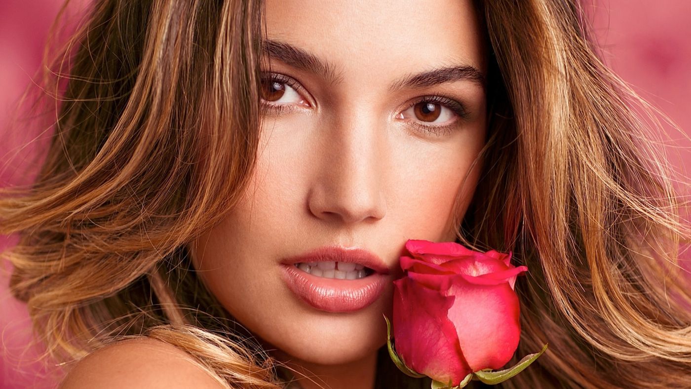 高清晰金发天使模特莉莉・奥尔德里奇壁纸下载图片