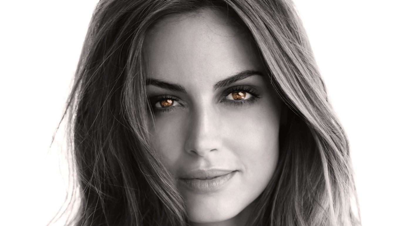 高清晰欧美棕色眼睛美女黑白壁纸图片