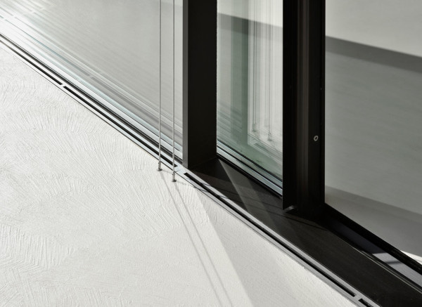 意大利博尔扎诺双假日公寓-彼得・皮希勒设计的双连度假屋,在意大利城市博尔扎诺,毫不夸张地反映大自然周围景观-里面有属于自己的私人花园和停车场,每间卧室的单元包含一个开放式厨房和客厅区,以及一间浴室。---酷图编号14