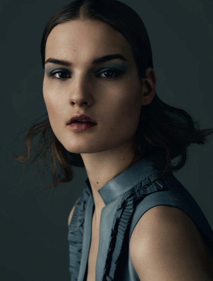 Telegraph杂志-浪漫简约的时尚眼光,尘土飞扬的丝绸和黑色蕾丝风格---酷图编号2