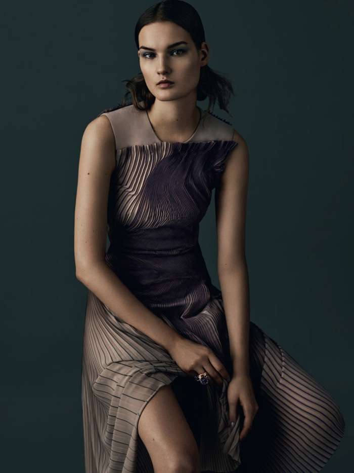 Telegraph杂志-浪漫简约的时尚眼光,尘土飞扬的丝绸和黑色蕾丝风格---酷图编号1