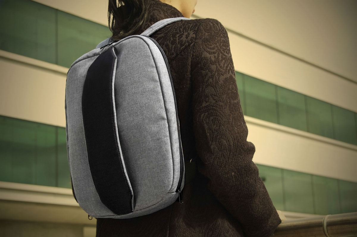 智能袋-像一个手提包肩,防水表面使得它方便风雨无阻,并保持它轻巧,它有两种不同的型号,每种都有不同的特点和款式---酷图编号2