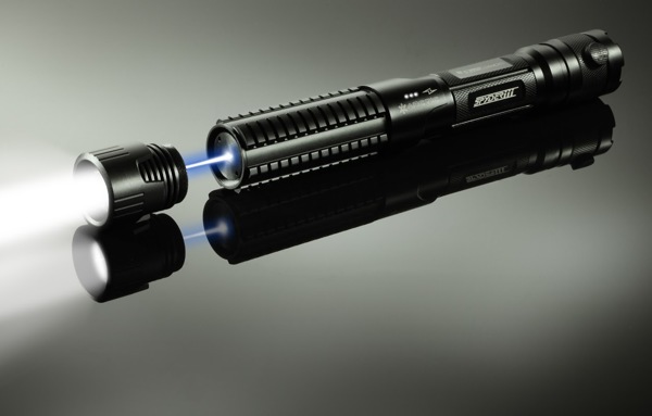 最强大的手持激光手电筒-世界上第一台便携式激光手电,采用专利的荧光粉涂层转换蓝光再转化成白光,产生的光源是令人难以置信---酷图编号1118299