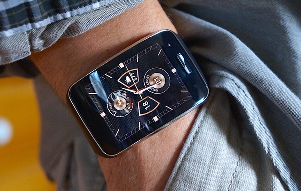 Samsung Gear S三星优雅弯曲的独立智能腕表带-可以定制屏幕钟面和多变的肩带有助于表达自己的风格。---酷图编号1121655