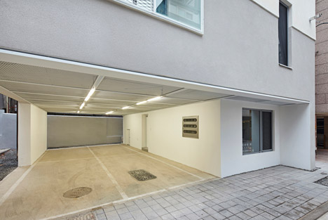 白锥楼-位于韩国首尔,房屋主要围绕最佳位置布局窗户和阳台,是一个可以容纳六套紧凑的一室公寓,以及一个两层楼的复式公寓。---酷图编号1123551