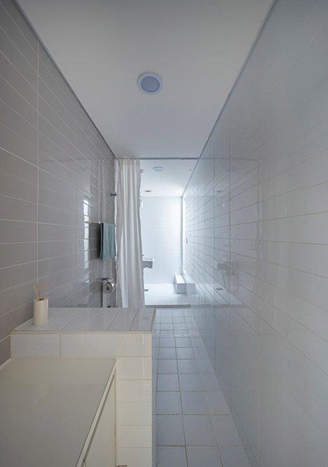 白锥楼-位于韩国首尔,房屋主要围绕最佳位置布局窗户和阳台,是一个可以容纳六套紧凑的一室公寓,以及一个两层楼的复式公寓。---酷图编号1123552