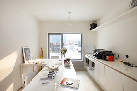 白锥楼-位于韩国首尔,房屋主要围绕最佳位置布局窗户和阳台,是一个可以容纳六套紧凑的一室公寓,以及一个两层楼的复式公寓。---酷图编号1123553