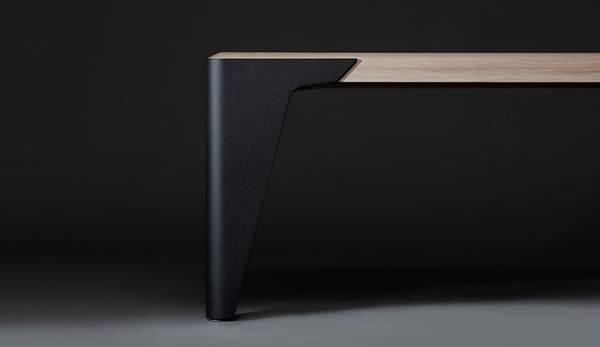 Quadra橡树木制品桌子设计-采用精细木材手工制作,在桌面表面涂了一种高品质的硬蜡油保护涂层,防止变色和防止划伤,留下天然木品质---酷图编号3