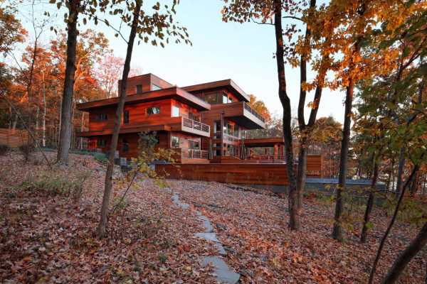 哈得逊河的建筑设计-位于哈得逊河河岸,定制家居充当避难所的夫妇,因为他们可以承载的朋友和家人的地方。客舱般的美感,是一个现代家居。简洁的线条,但有一个温暖的感觉,因为它是穿着天然木材。---酷图编号1125611