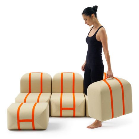 自制沙发座椅-法国Matali Crasset设计师作品,可以拆分成也可以独立使用,由两个软垫和两个卵石般靠垫,三角形的底座组成,可以拆开组成一个单人床---酷图编号1