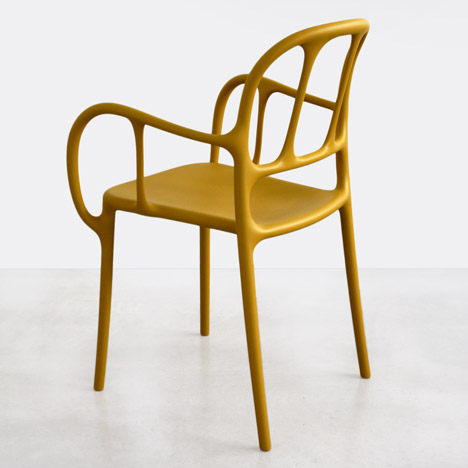 HAYON的骨骼塑料椅子设计-意大利Magis家居设计品牌出品,采用高压插入氮气闭合模具,形成塑料结构,是典型的加泰罗尼亚现代主义形式---酷图编号2