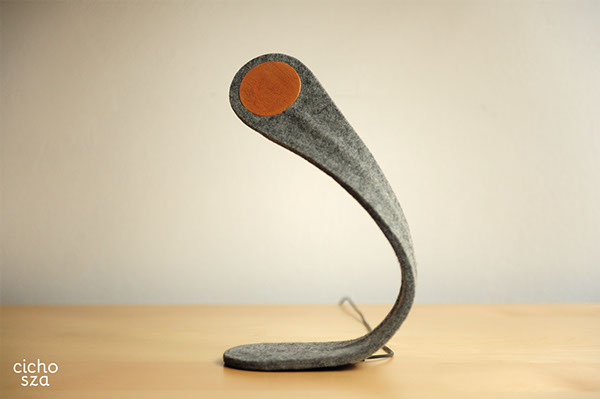 MOU lamps绿色弯曲LED灯-由毛毡木材和塑料组成,带USB充电器,轻触开关可以调光。---酷图编号10