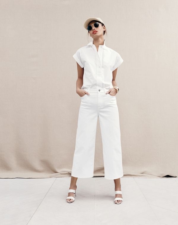 J. Crew时尚指南-充满活力的夏天白色和中性色调,呈现经典的草帽,按钮式T恤和短裤新形象---酷图编号1