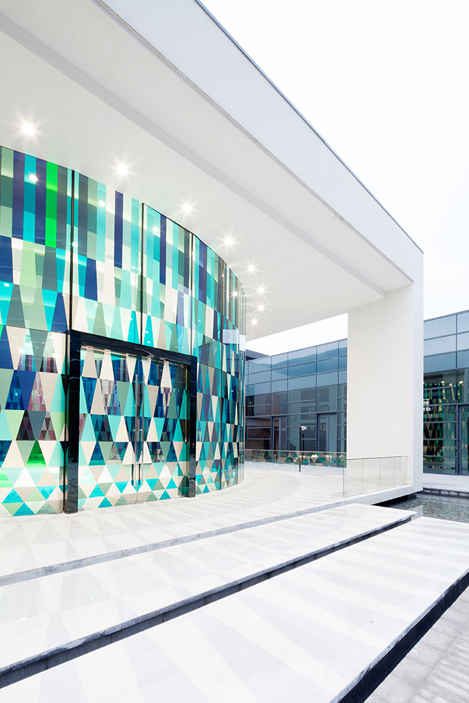 上海彩虹教堂-位于公园内,总建筑面积390平方米,是一个人文景观的大型空间建筑---酷图编号7