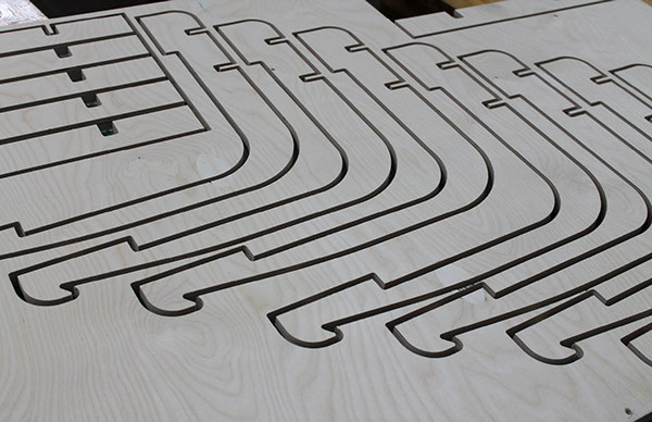 Flat-pack Series-木质壁挂式家居设计-每个产品都是采用数控胶合板切割装配,几乎没有其它的硬件。可以当做书桌,橱柜,自行车存放处,照明,衣帽钩等。---酷图编号14