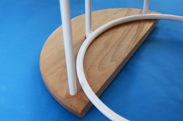 多功能特性椅子-有熟悉舒适的感觉-该座椅可翻转改变双方的高度和功能,靠背可被用作毛巾或衣架---酷图编号5