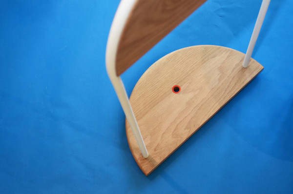 多功能特性椅子-有熟悉舒适的感觉-该座椅可翻转改变双方的高度和功能,靠背可被用作毛巾或衣架---酷图编号4