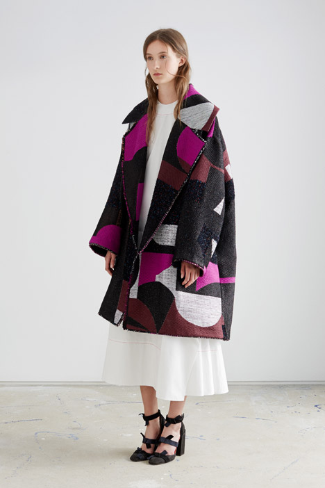 萝克桑达度假村2016年的时装系列的图案-大胆的几何形状和颜色对比鲜明图案的服装-轻便宽松的裤子羊驼毛礼服和外套花呢,塞尔维亚Roksanda Ilincic时装设计师作品---酷图编号10