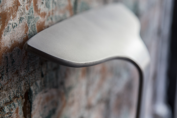 缺少两条前腿的Mono铝合金椅---酷图编号2