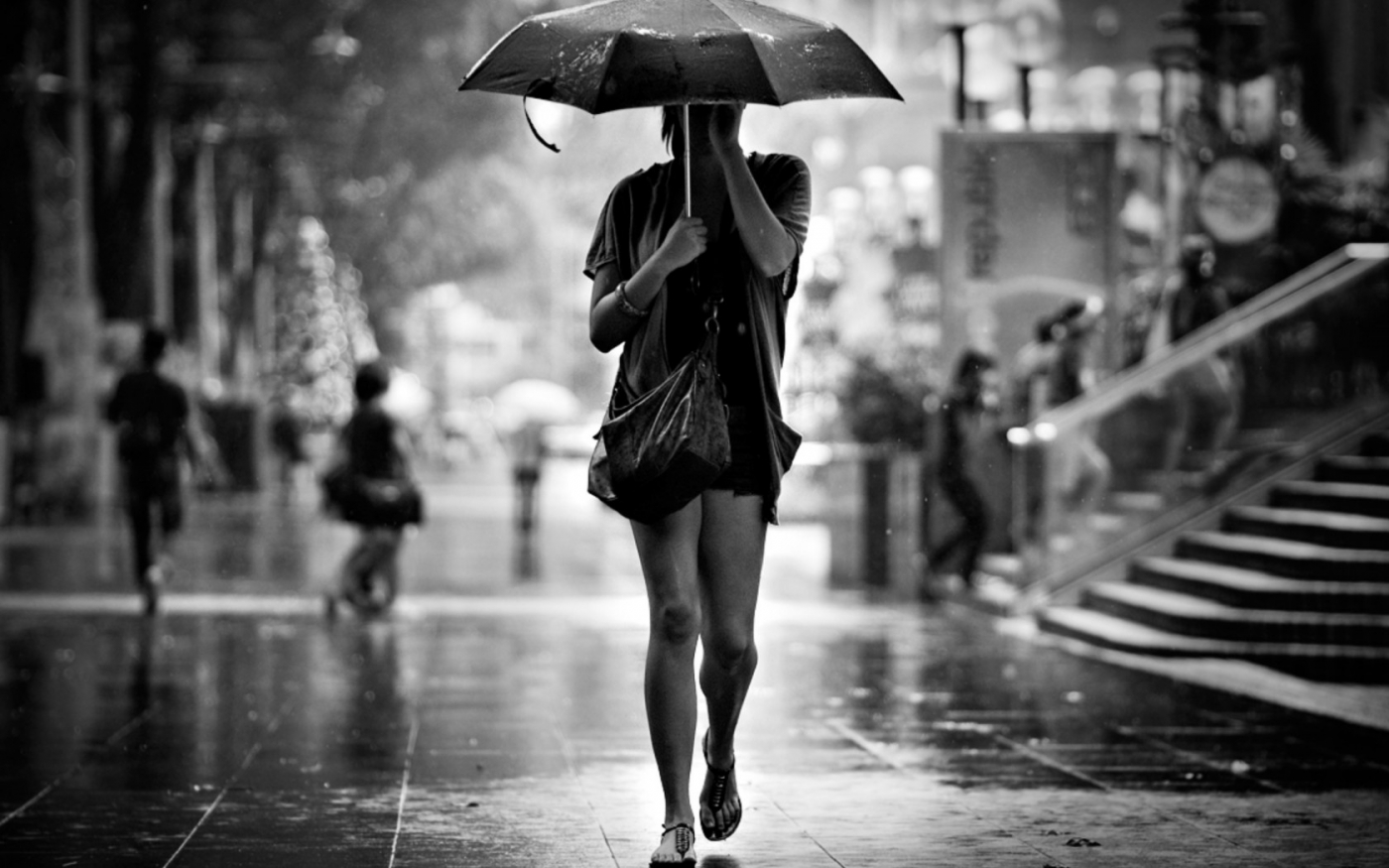 打雨伞的小女孩底色雨水谷雨正文 | 微信模板库