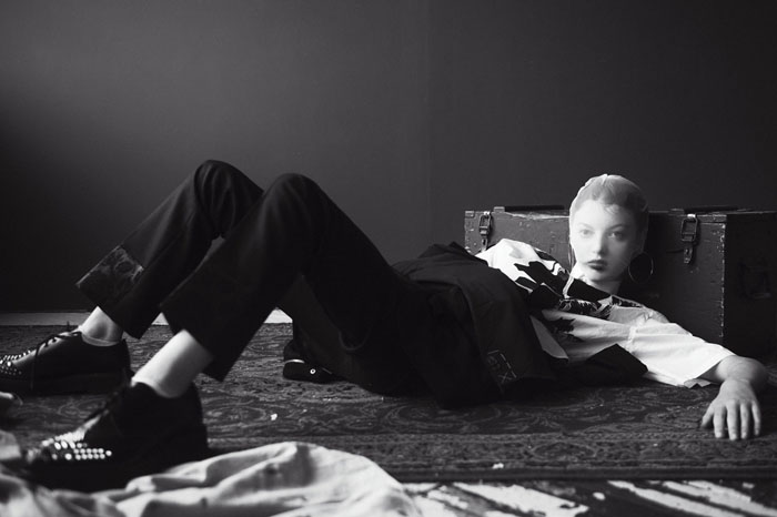 劳拉・汉森西姆斯-W杂志2015年7月-前卫和叛逆的丝袜蒙面人---酷图编号3