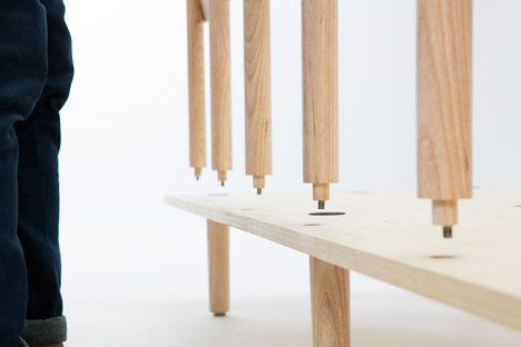 挑战宜家扁平封装的客厅沙发家具-Rhode Island家具公司创建的家具。有两张桌子和一条长凳,集合功能的沙发,躺椅,书架,咖啡桌,茶几。采用灰和纤维板聚酯为装饰,可以在家快速组装拼合---酷图编号13