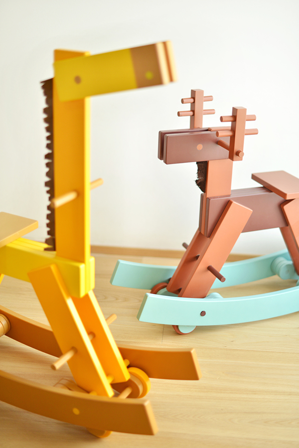 Cavalcade-摇摆的动物木马玩具。每款动物都取自单一的实木板,切割并涂上不同的颜色来彼此区分动物---酷图编号7