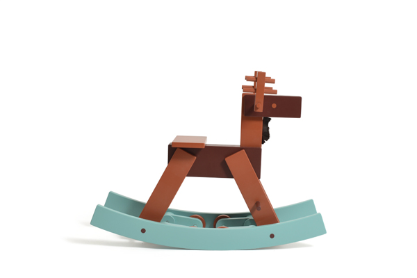 Cavalcade-摇摆的动物木马玩具。每款动物都取自单一的实木板,切割并涂上不同的颜色来彼此区分动物---酷图编号3