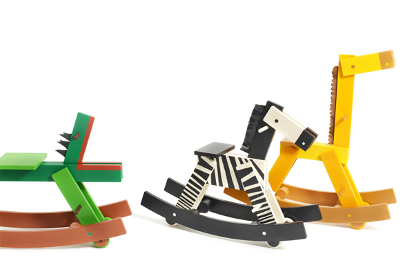 Cavalcade-摇摆的动物木马玩具。每款动物都取自单一的实木板,切割并涂上不同的颜色来彼此区分动物---酷图编号1