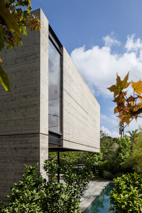 特拉维夫玻璃和钢组成的现代主义风格家-以色列Pitsou Kedem建筑工作室设计-510平方米,采用悬臂式混凝土箱和玻璃墙创建的上世纪50年代现代主义风格房屋---酷图编号1143008