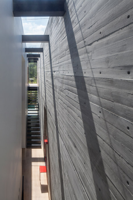 特拉维夫玻璃和钢组成的现代主义风格家-以色列Pitsou Kedem建筑工作室设计-510平方米,采用悬臂式混凝土箱和玻璃墙创建的上世纪50年代现代主义风格房屋---酷图编号1143009