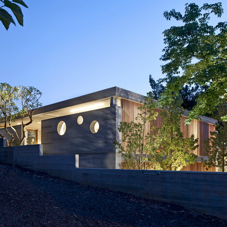 特拉维夫玻璃和钢组成的现代主义风格家-以色列Pitsou Kedem建筑工作室设计-510平方米,采用悬臂式混凝土箱和玻璃墙创建的上世纪50年代现代主义风格房屋---酷图编号1143010