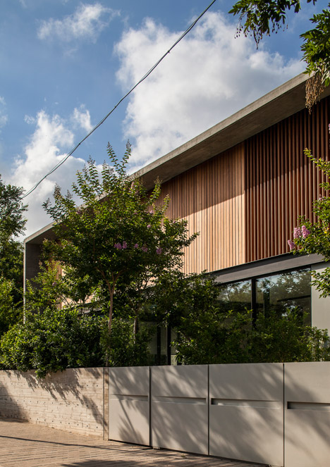 特拉维夫玻璃和钢组成的现代主义风格家-以色列Pitsou Kedem建筑工作室设计-510平方米,采用悬臂式混凝土箱和玻璃墙创建的上世纪50年代现代主义风格房屋---酷图编号1143011