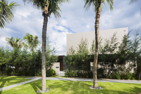 越南的海滩度假胜地屋顶游泳池别墅-有一个环绕下沉式休息室屋顶游泳池。位于城市岘港之间的海岸线,五星级的度假圣地,带水疗中心和酒店,以及众多的休闲设施。---酷图编号2